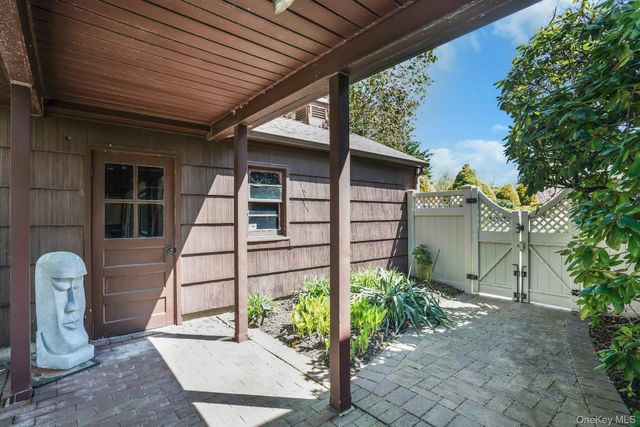 21 Ground Pine Court, Dix Hills, NY 11746