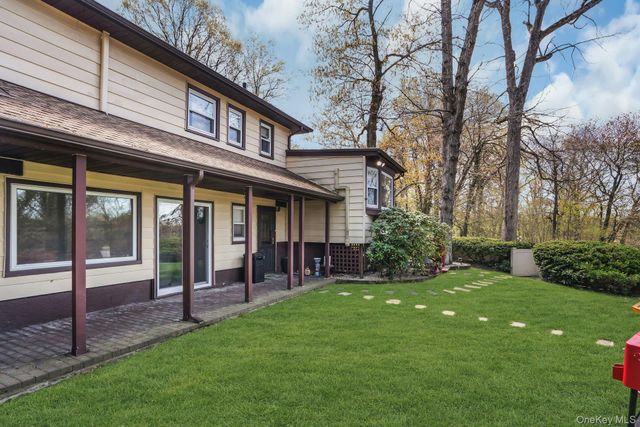 21 Ground Pine Court, Dix Hills, NY 11746