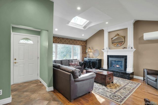 21 Ground Pine Court, Dix Hills, NY 11746