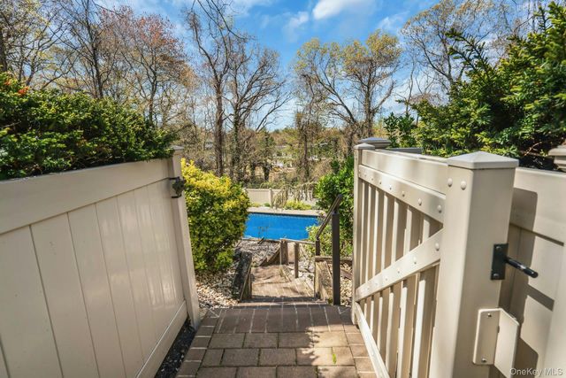 21 Ground Pine Court, Dix Hills, NY 11746