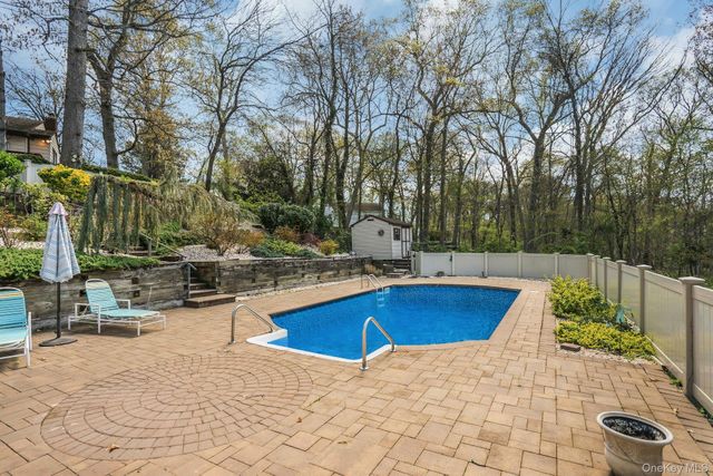 21 Ground Pine Court, Dix Hills, NY 11746