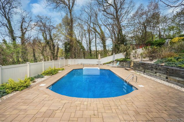 21 Ground Pine Court, Dix Hills, NY 11746