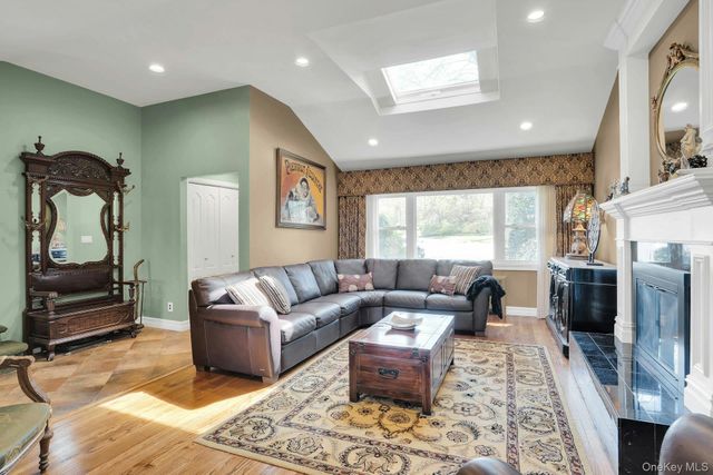 21 Ground Pine Court, Dix Hills, NY 11746