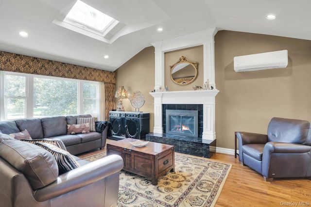 21 Ground Pine Court, Dix Hills, NY 11746