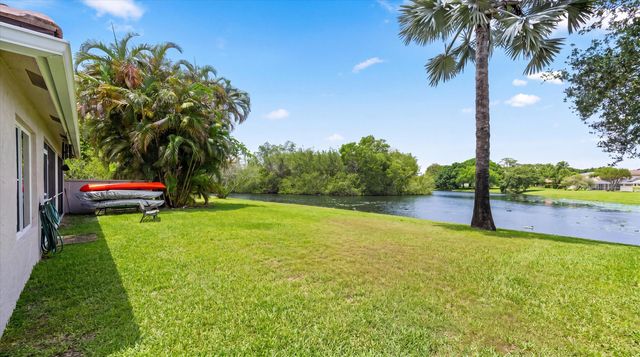 1631 Lakefield North Court, Wellington, FL 33414