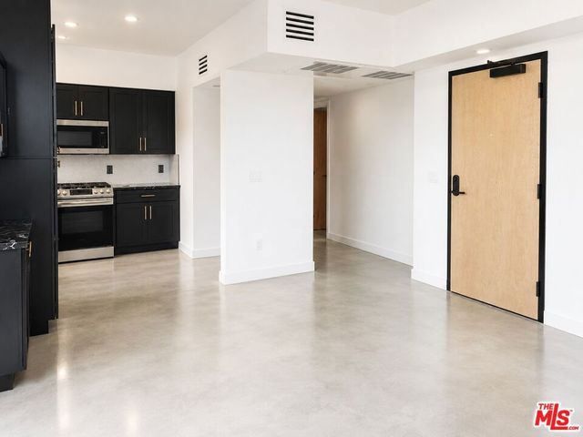 10867 Fruitland Drive 401, Los Angeles, CA 91604