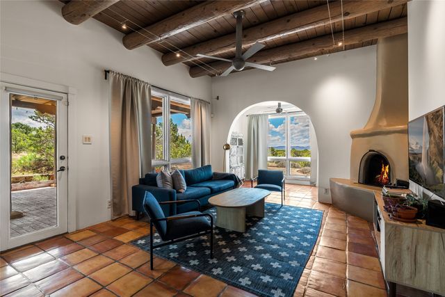 3112 Vista Sandia, Santa Fe, NM 87506