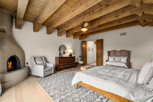 3112 Vista Sandia, Santa Fe, NM 87506