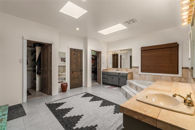 3112 Vista Sandia, Santa Fe, NM 87506