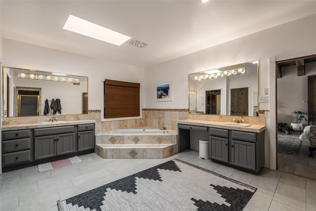 3112 Vista Sandia, Santa Fe, NM 87506