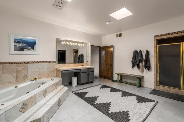 3112 Vista Sandia, Santa Fe, NM 87506