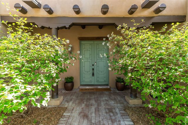 3112 Vista Sandia, Santa Fe, NM 87506