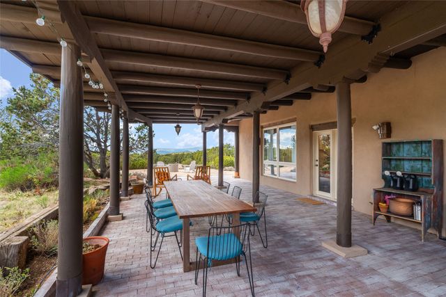 3112 Vista Sandia, Santa Fe, NM 87506