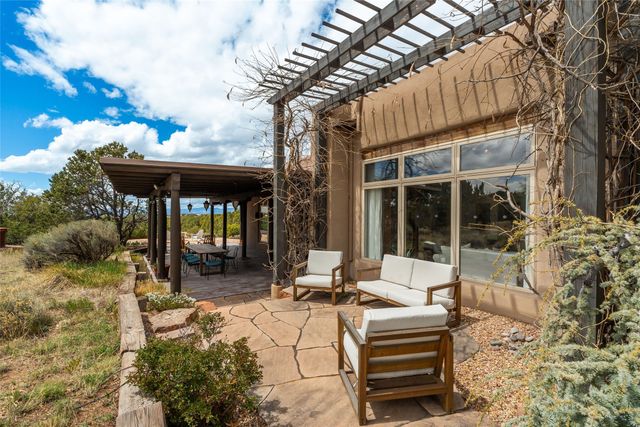3112 Vista Sandia, Santa Fe, NM 87506