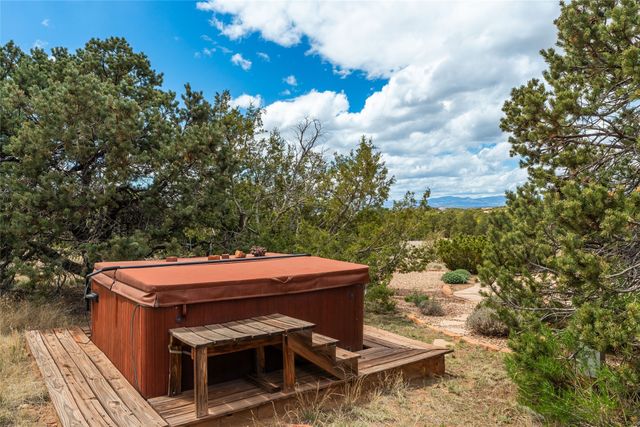 3112 Vista Sandia, Santa Fe, NM 87506