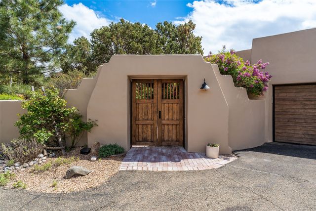 3112 Vista Sandia, Santa Fe, NM 87506
