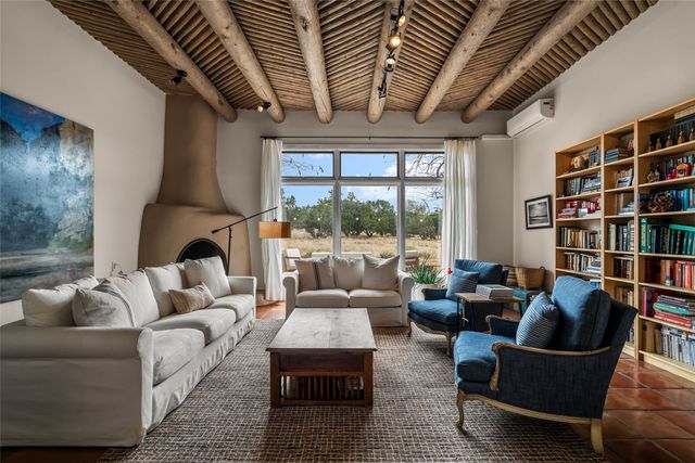 3112 Vista Sandia, Santa Fe, NM 87506