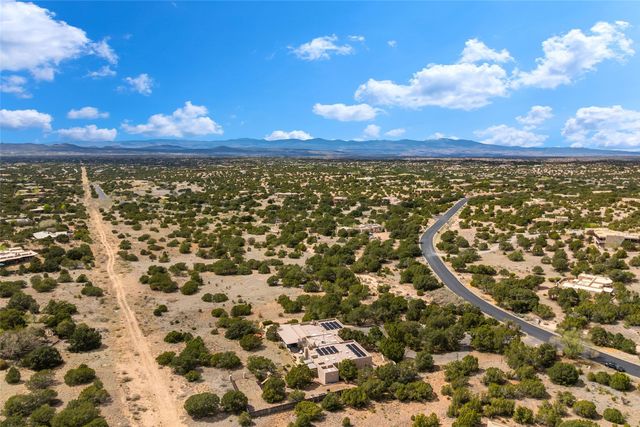 3112 Vista Sandia, Santa Fe, NM 87506