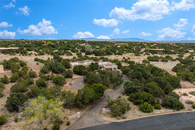 3112 Vista Sandia, Santa Fe, NM 87506
