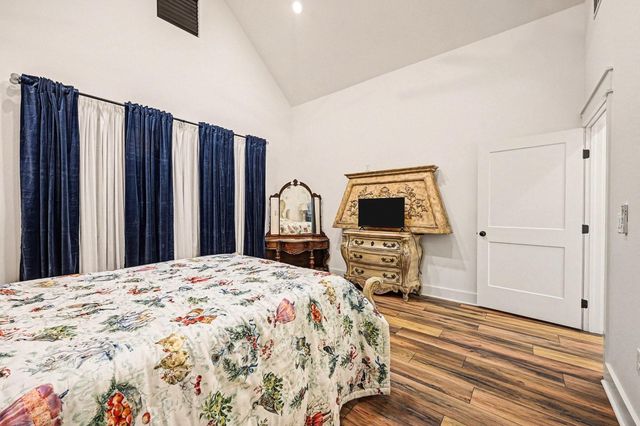 444 Mill Road, Angleton, TX 77515