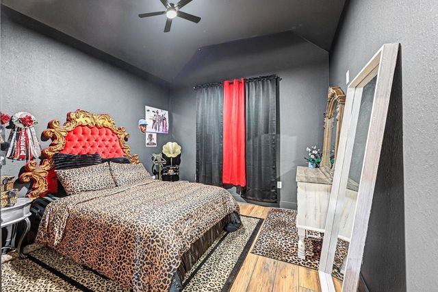 444 Mill Road, Angleton, TX 77515