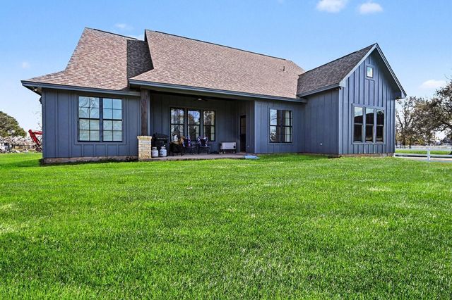444 Mill Road, Angleton, TX 77515