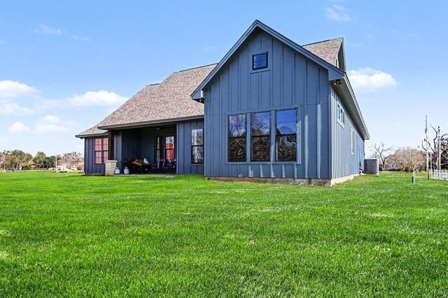444 Mill Road, Angleton, TX 77515
