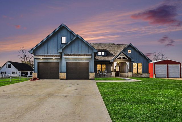 444 Mill Road, Angleton, TX 77515
