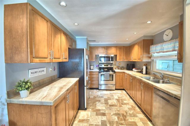 4901 COLONNADES CIRCLE E, Lakeland, FL 33811