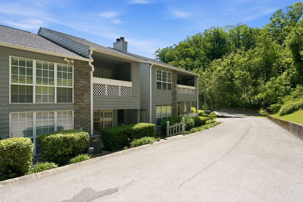 303 Post Creek Rd, Nashville, TN 37221