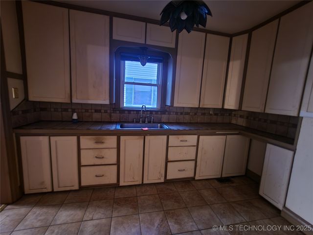 2015 S Dewey Avenue, Bartlesville, OK 74003