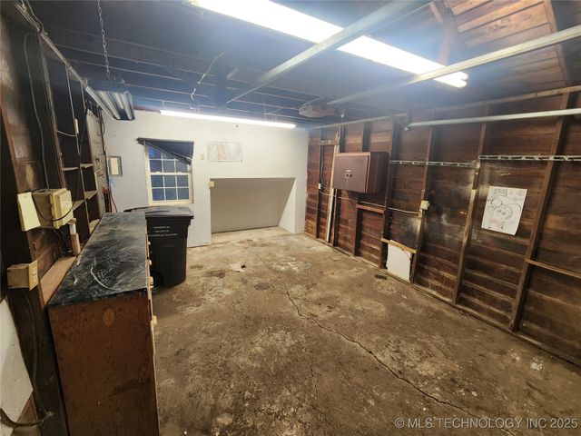 2015 S Dewey Avenue, Bartlesville, OK 74003