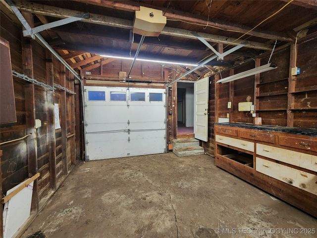 2015 S Dewey Avenue, Bartlesville, OK 74003