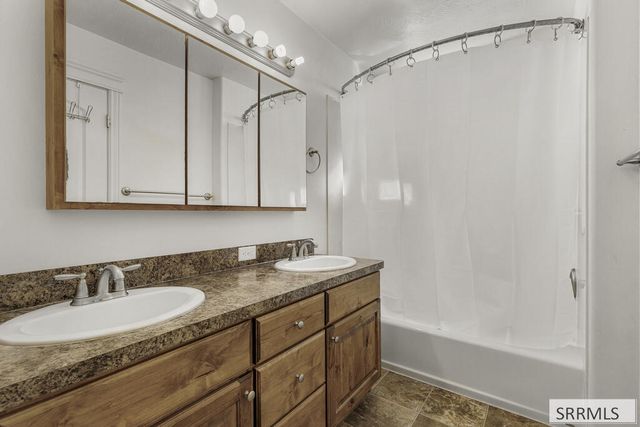 3000 Lilac Circle, Iona, ID 83427