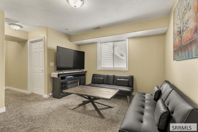 3000 Lilac Circle, Iona, ID 83427