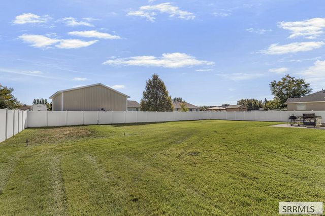 3000 Lilac Circle, Iona, ID 83427
