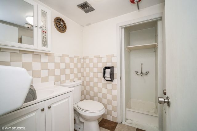 8755 Trumbull Avenue, Skokie, IL 60076