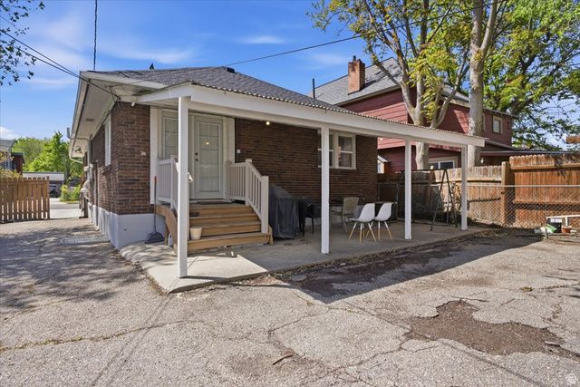 557 E SHERMAN AVE, Salt Lake City, UT 84105