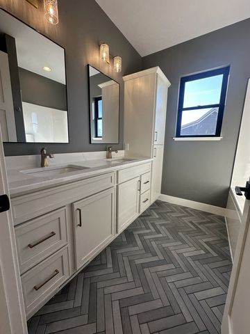 5127 Oak Ridge Court, Bettendorf, IA 52722