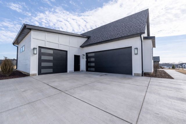 5127 Oak Ridge Court, Bettendorf, IA 52722