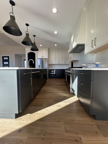 5127 Oak Ridge Court, Bettendorf, IA 52722