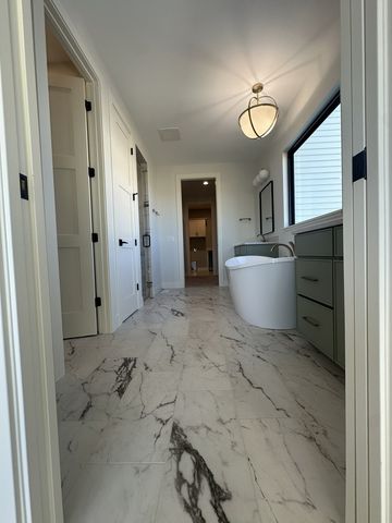 5127 Oak Ridge Court, Bettendorf, IA 52722