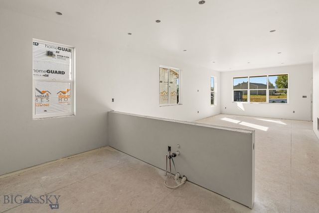 817 Spaniel Lane, Belgrade, MT 59714