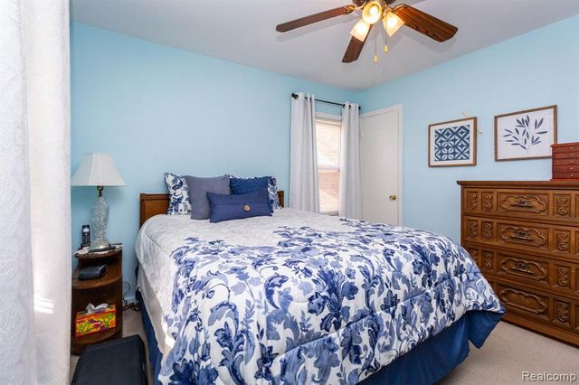 20927 Hawthorne Street, Harper Woods, MI 48225