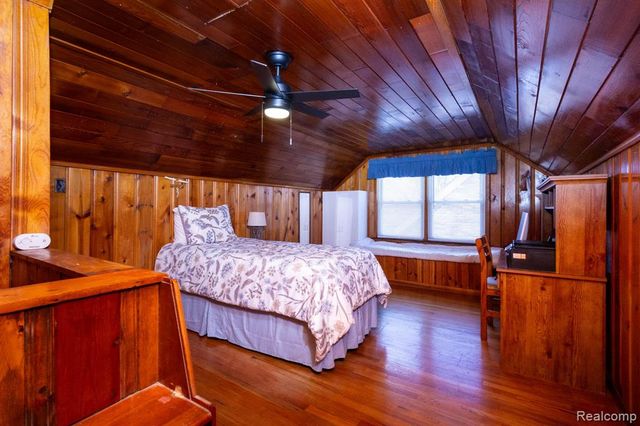 20927 Hawthorne Street, Harper Woods, MI 48225