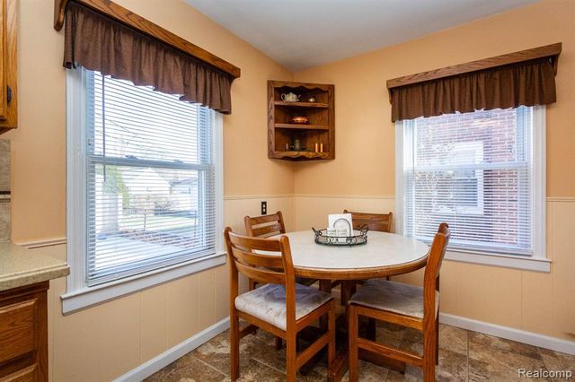 20927 Hawthorne Street, Harper Woods, MI 48225