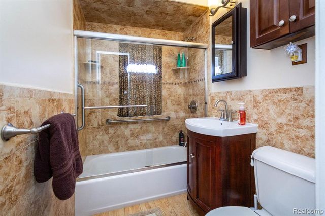 20927 Hawthorne Street, Harper Woods, MI 48225