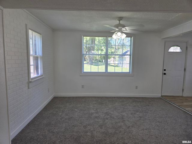 424 ALTA VISTA Terrace, Creve Coeur, IL 61610