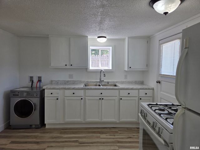 424 ALTA VISTA Terrace, Creve Coeur, IL 61610