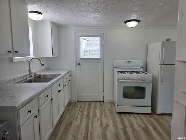 424 ALTA VISTA Terrace, Creve Coeur, IL 61610